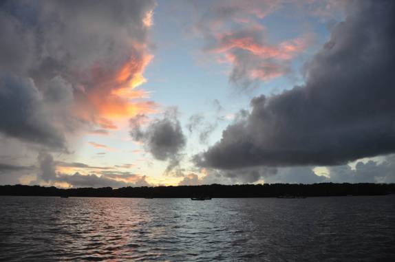 Nascer-do-sol na viagem de volta da Ilha de Lençóis para Apicum Açu, nas Reentrâncias Maranhenses - MA